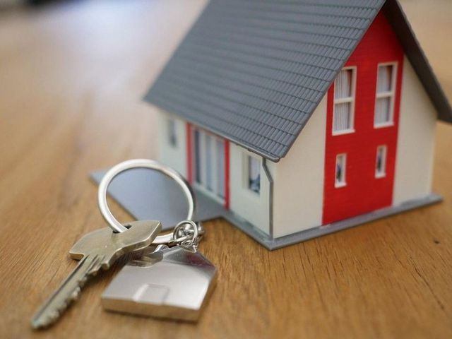 Как лучше оформить ипотечную недвижимость, если выплачивать кредит будет только один из супругов