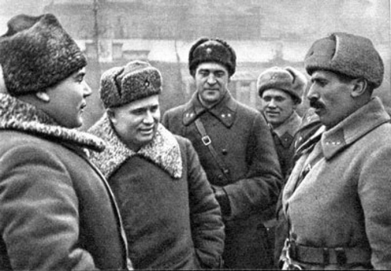 В честь кого названы улицы Ростова-на-Дону после освобождения города 14 февраля 1943 года от немецко-фашистских захватчиков0