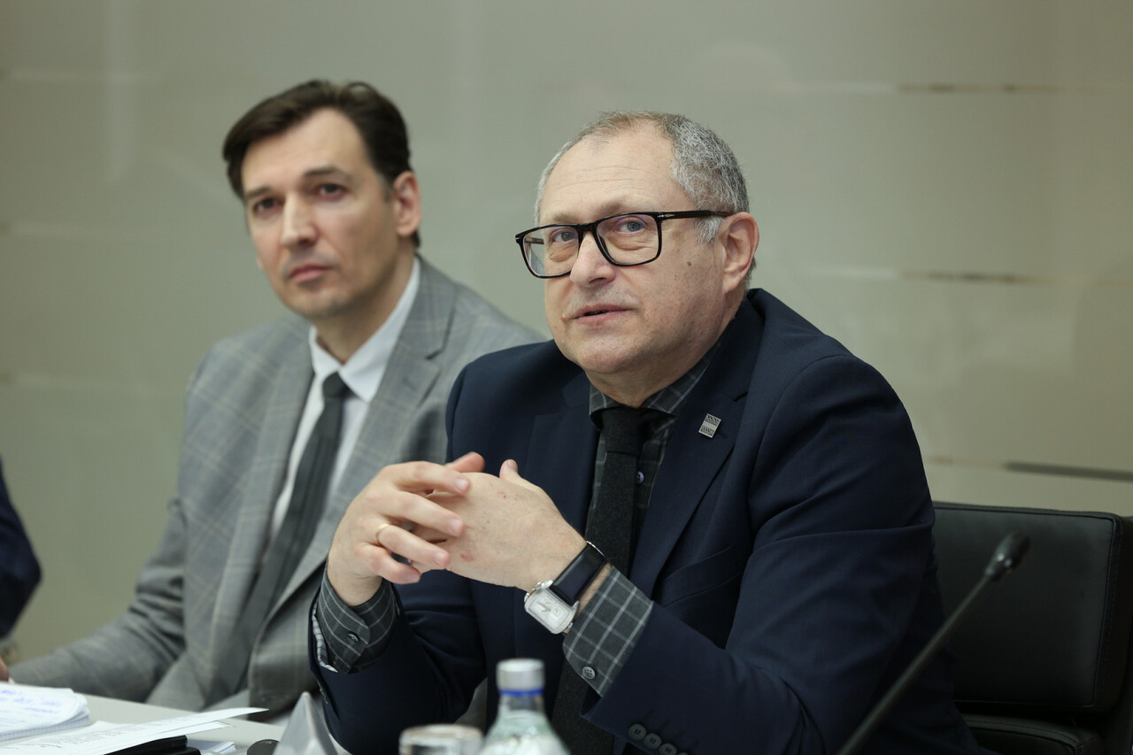 The first meeting of the construction staff was held in Rostov-on-Don. It was conducted by the head of the region, Yuri Slyusar.2