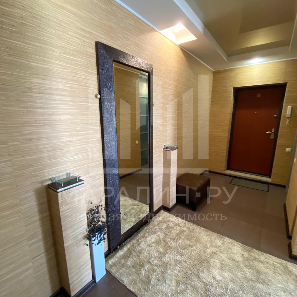 3-com. the apartment is renovated and has parking