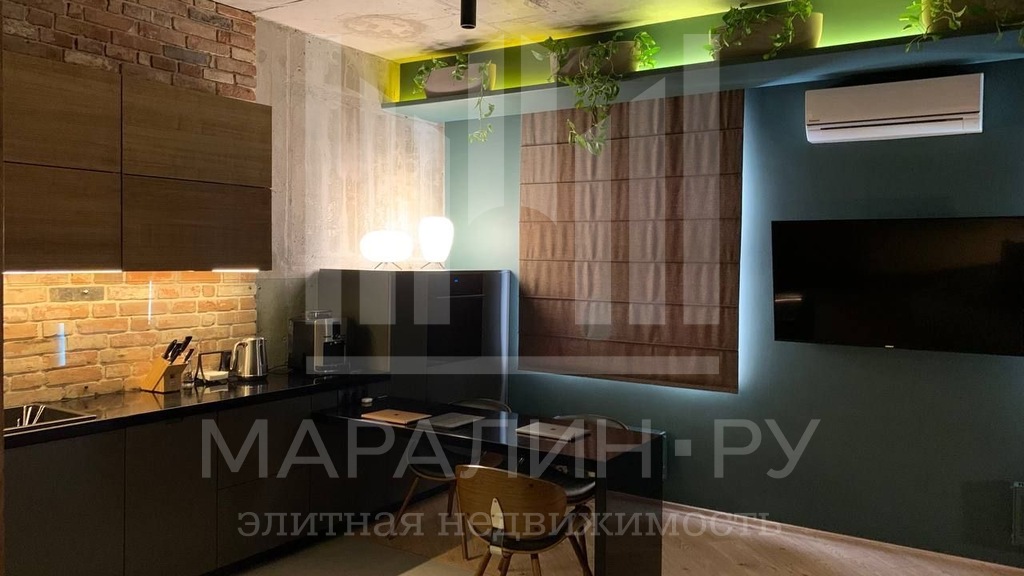 Много света