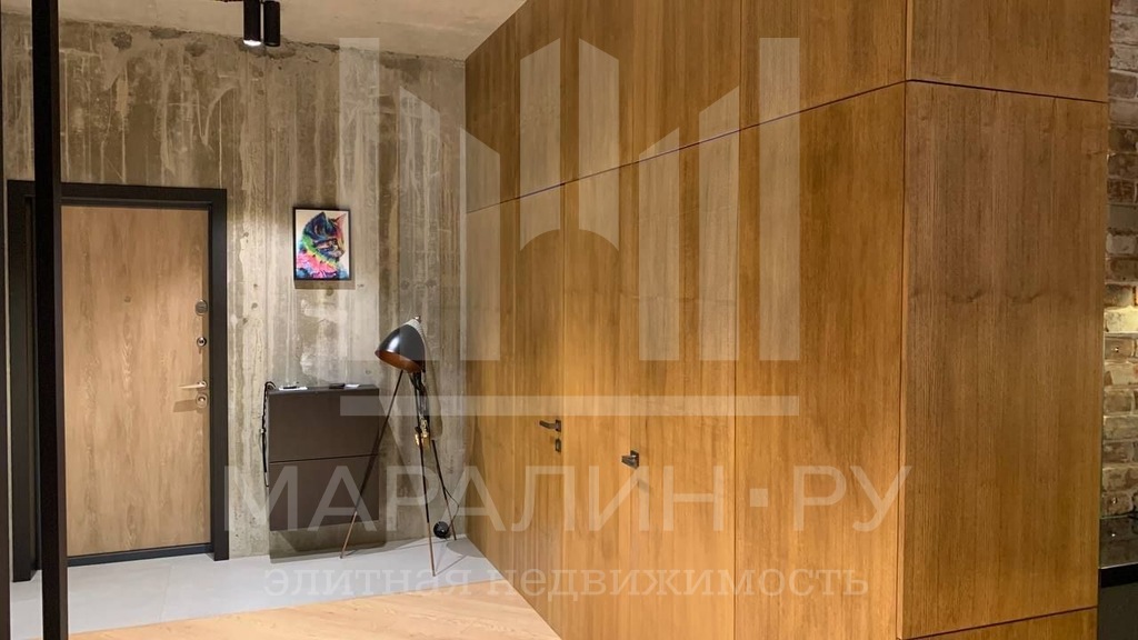 Много света