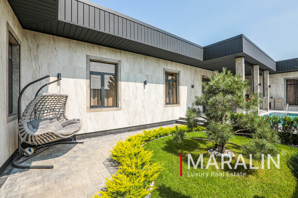 Villa Grand Aksai
