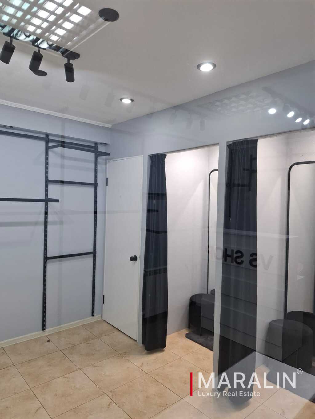 A stylish free-use room