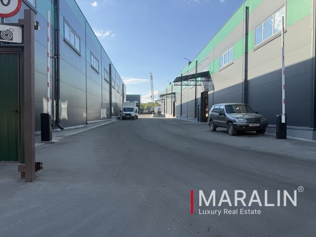 Class B+ warehouse