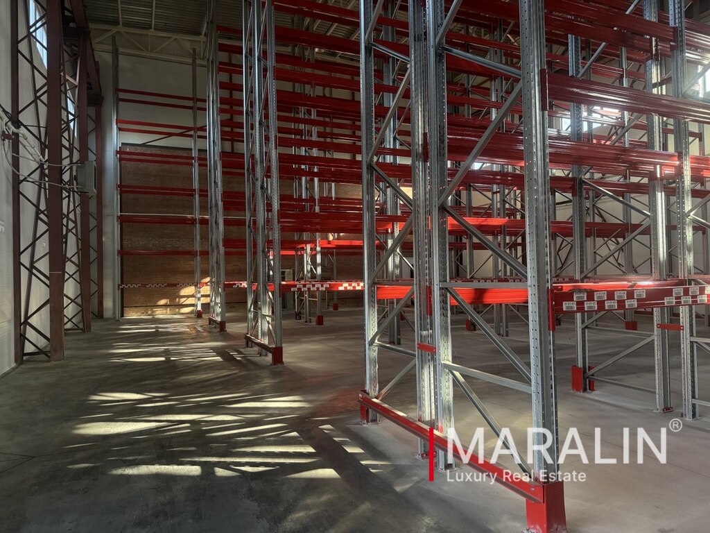 Class B+ warehouse