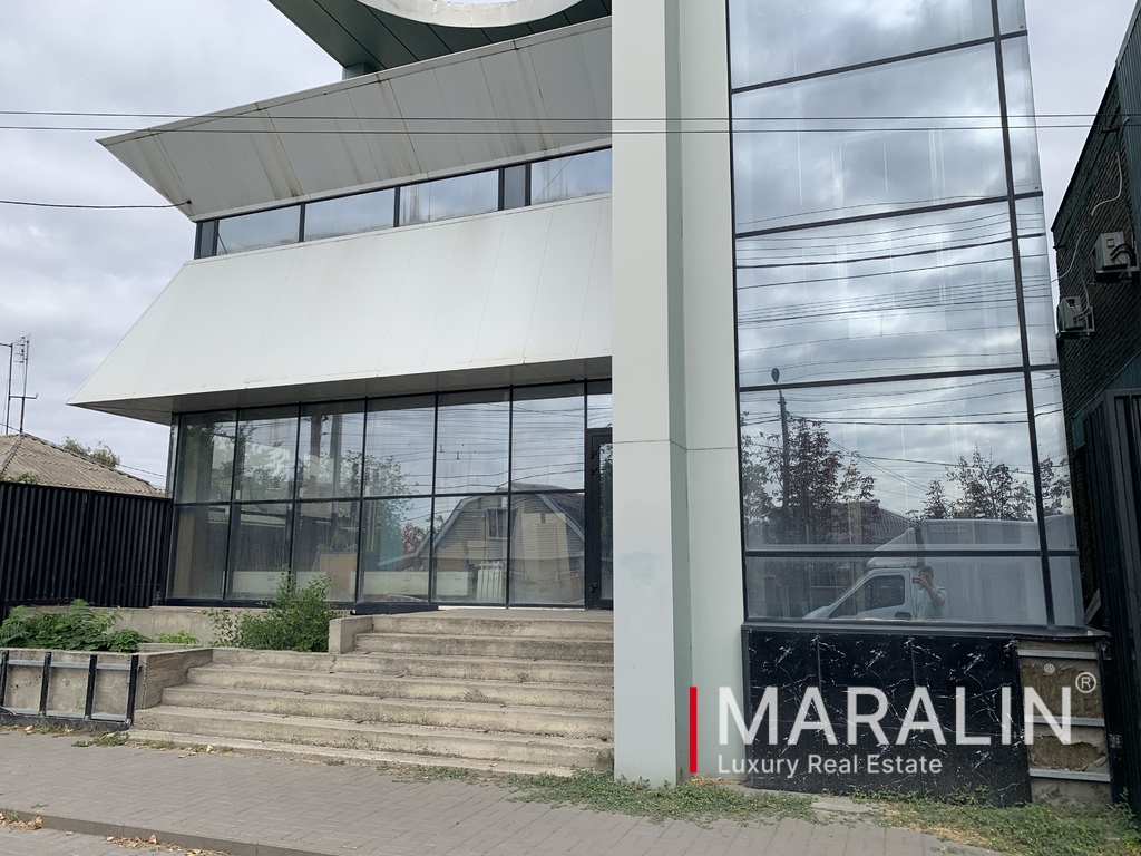 Здание с лифтом