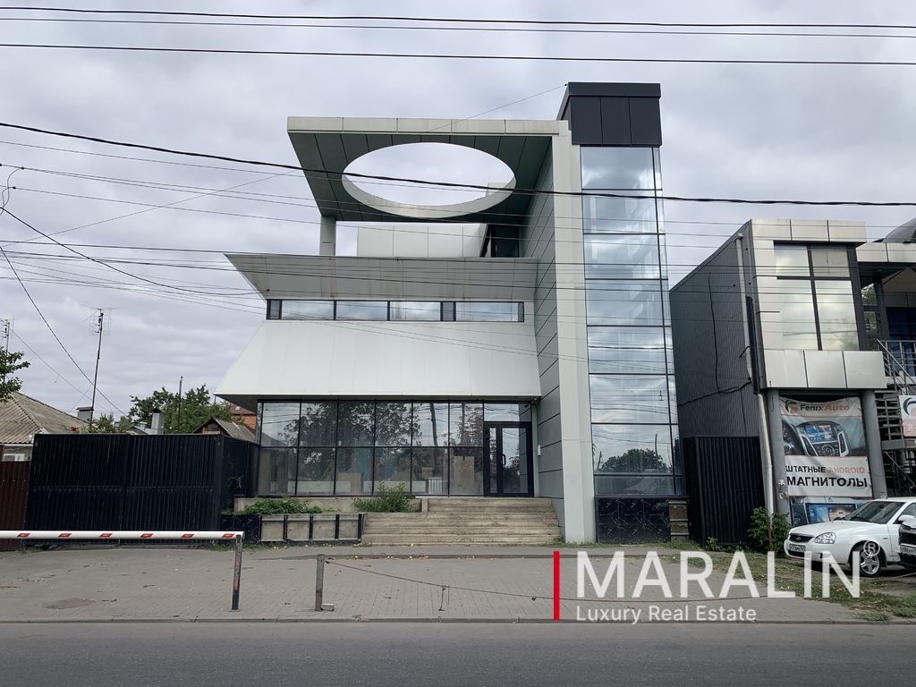 Здание с лифтом