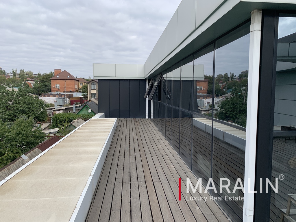 Здание с лифтом