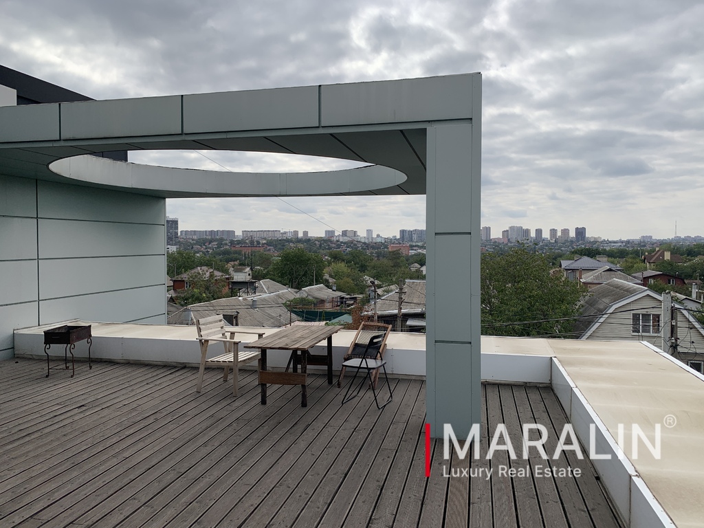 Здание с лифтом