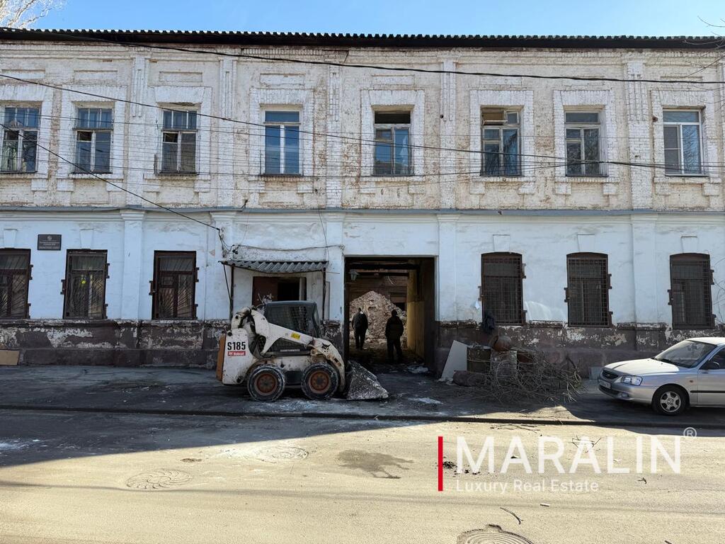 Угловое здание 