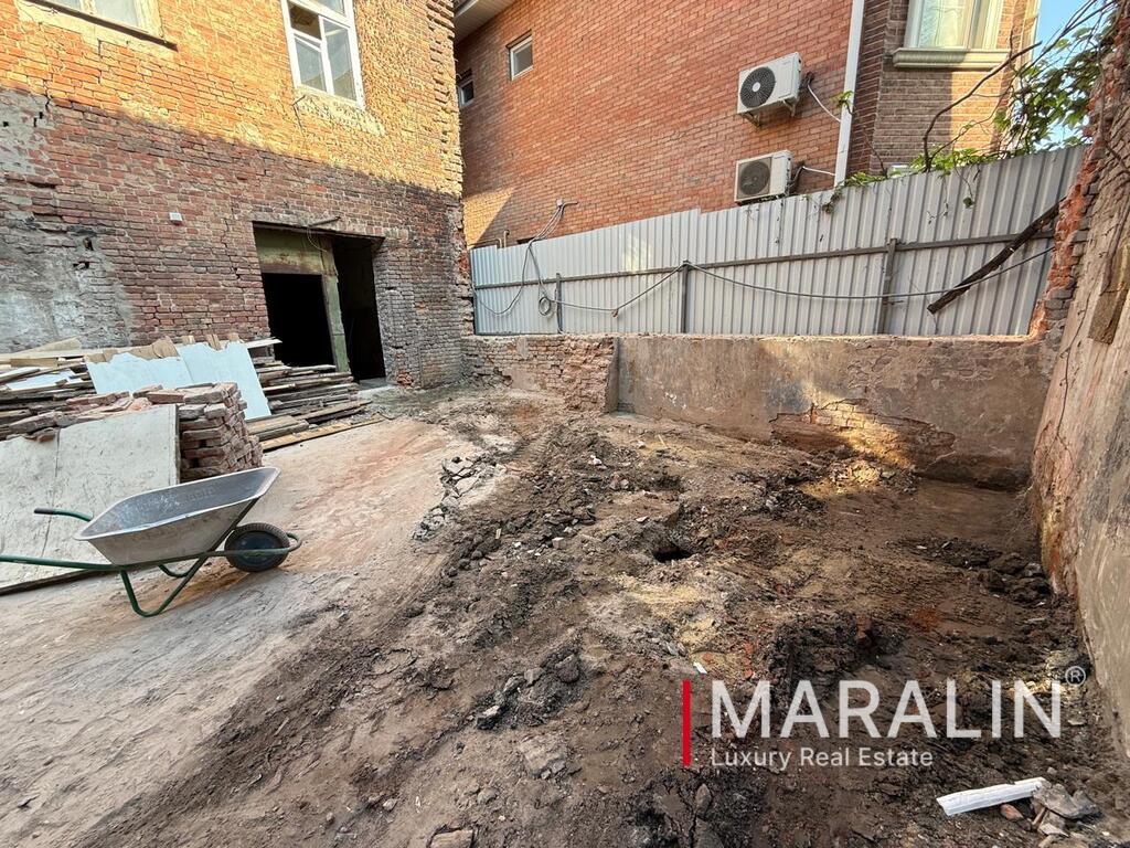 Угловое здание 