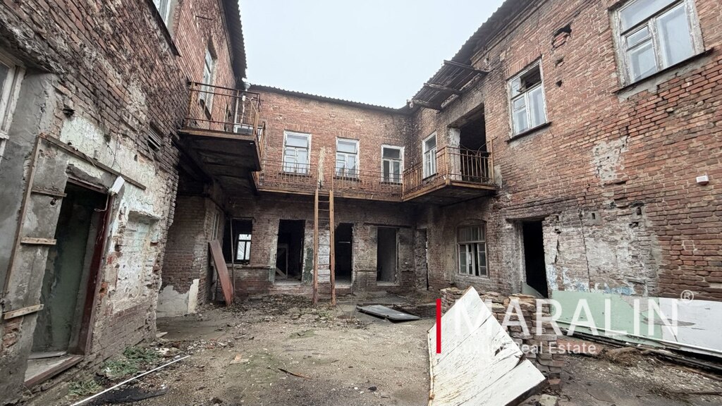 Угловое здание 