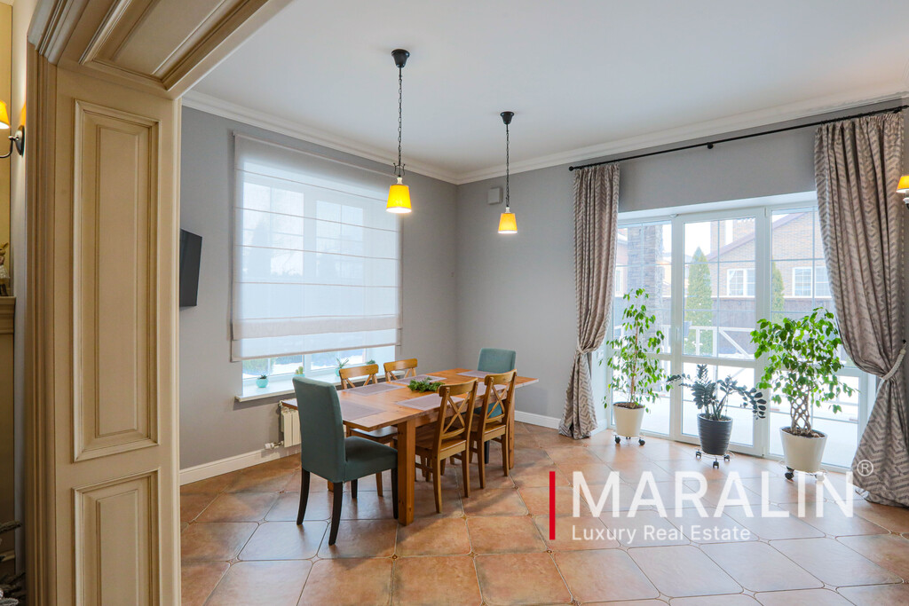 Kamyshevakha village