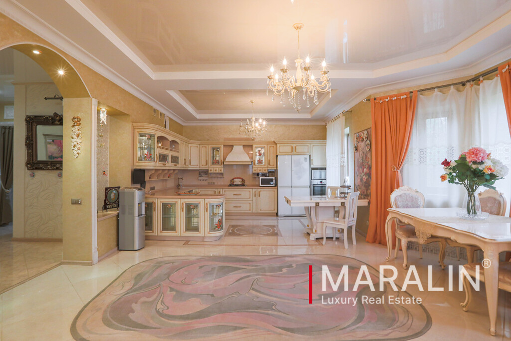 Дом у озера 