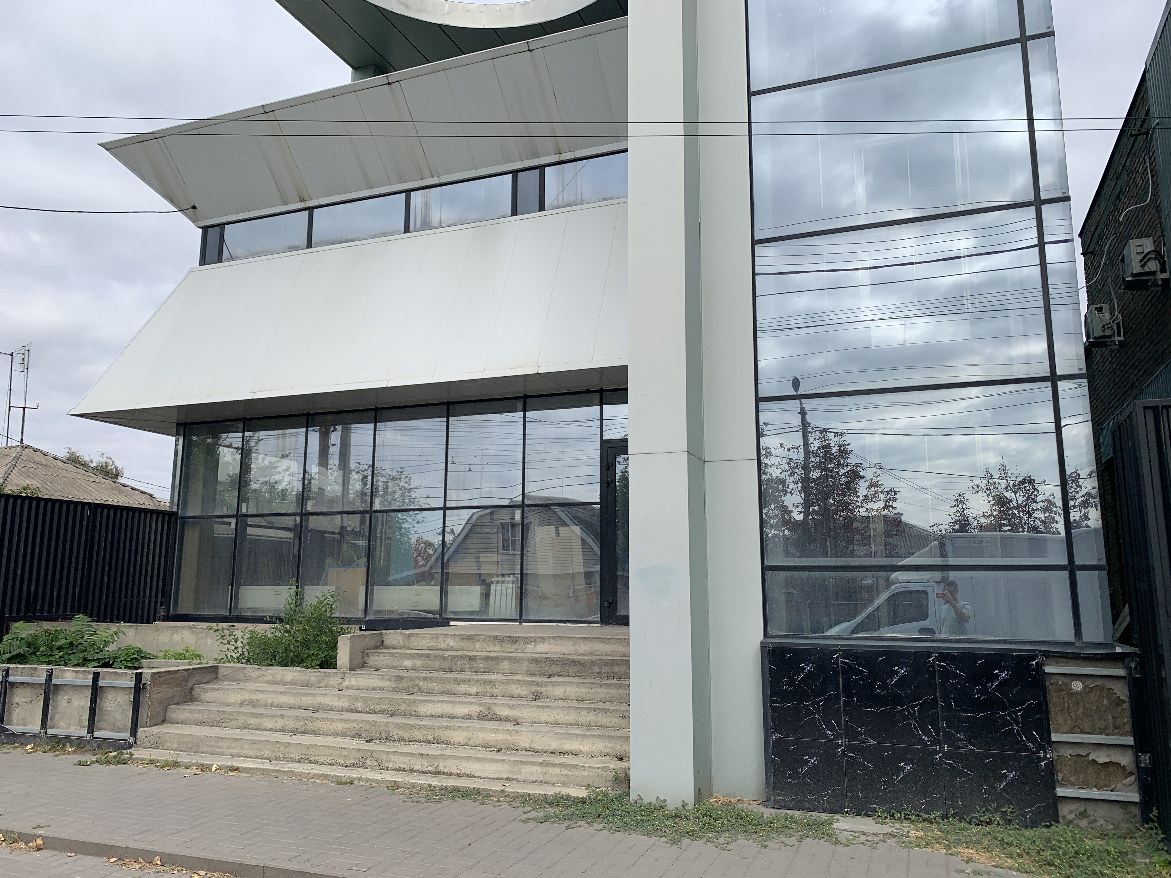 Здание с лифтом